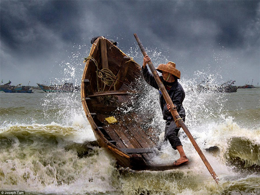 Photograph portraying Chinese fishermen wins top prize[3