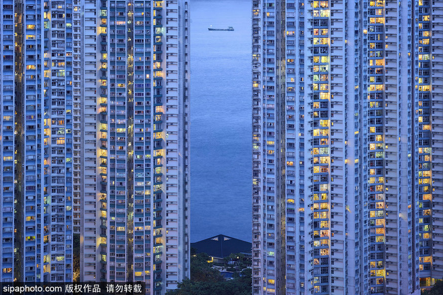 French photographer captures 'The Blue Moment' in HK