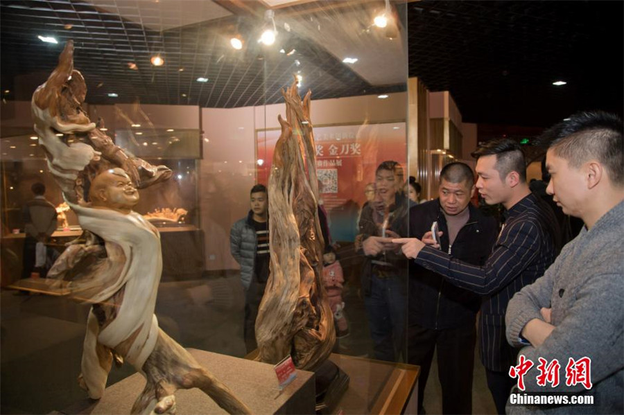 Arts and crafts exhibition held in Fuzhou