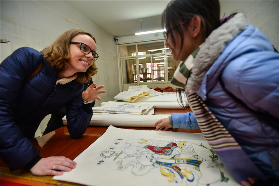 MIT students savor Chinese woodblock art in Tianjin