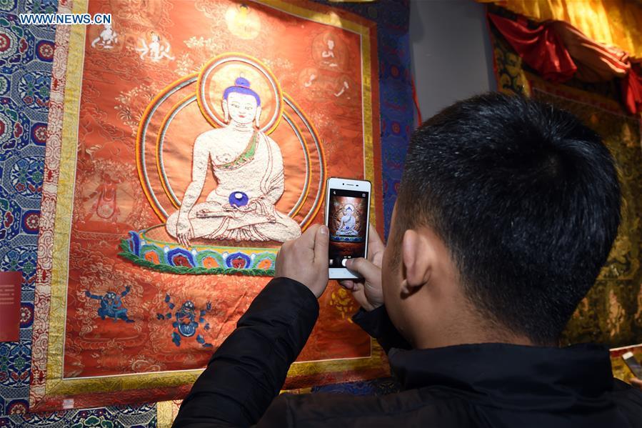 Exhibition of Tibetan Thangka painting attracts visitors in Lanzhou