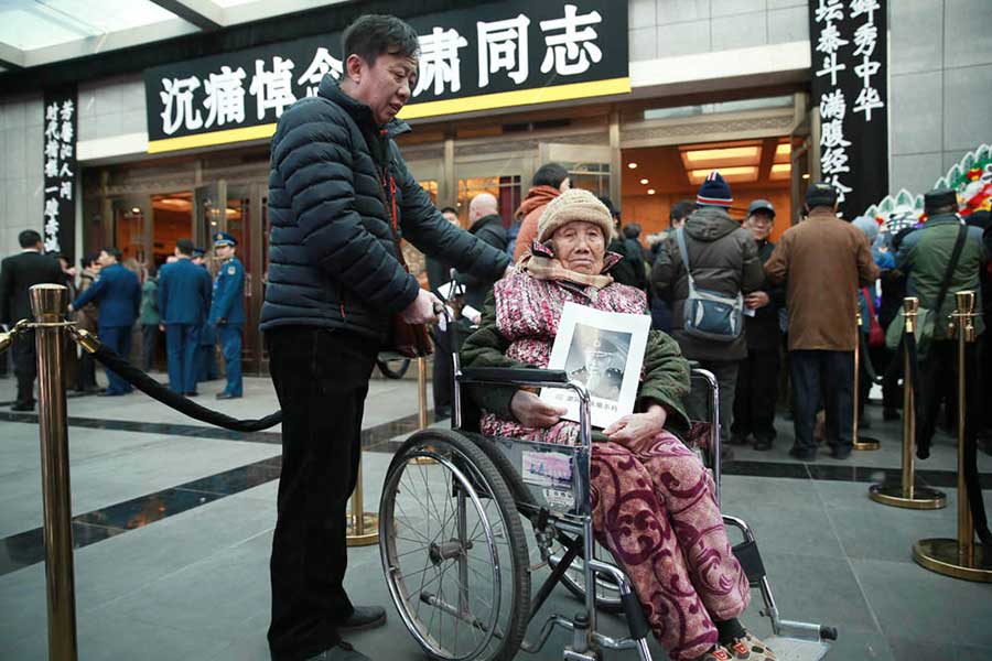 Memorial service held to mourn dramatist Yan Su