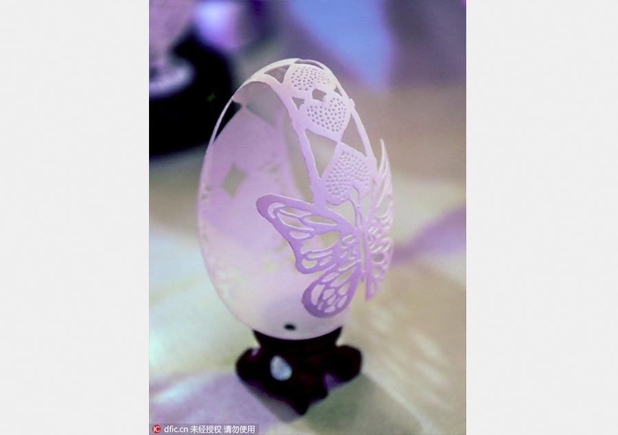 Egg carving master challenges Guinness World Record