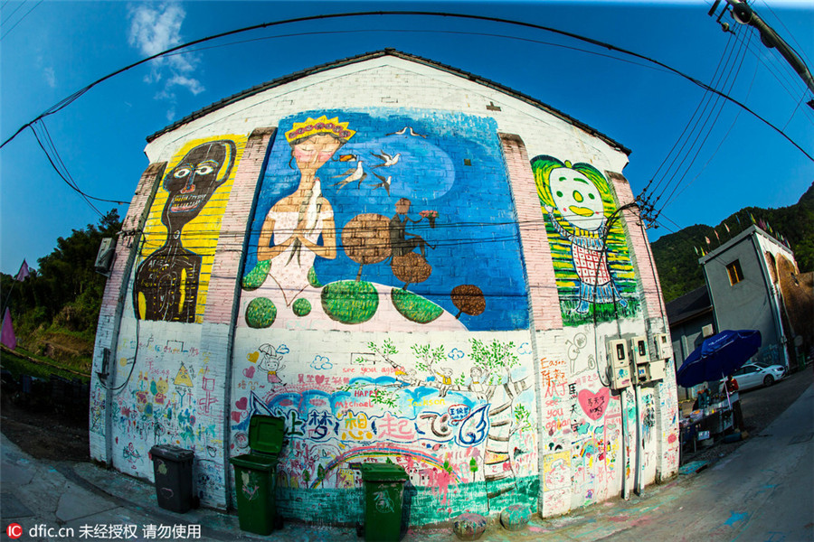 Zhejiang village spotlights its graffiti art