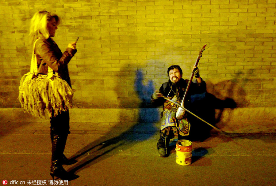 Street performers after darkness falls
