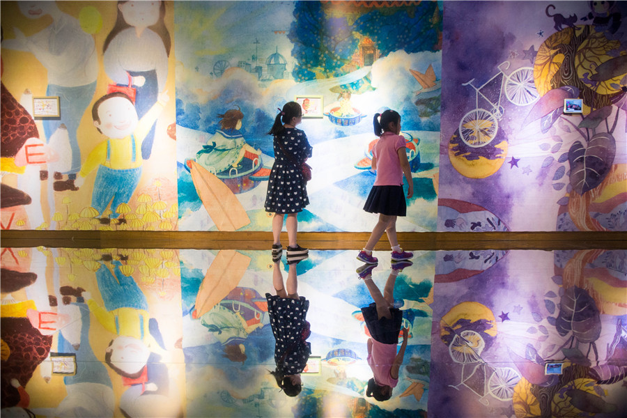 Dream depicted by children on display in Hangzhou
