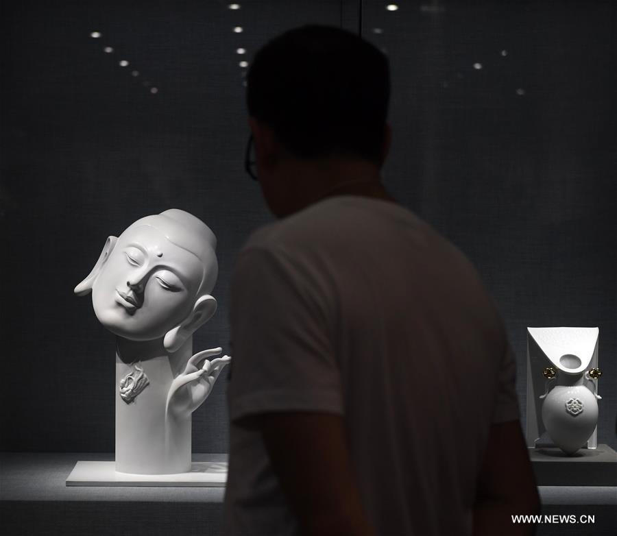 Porcelain exhibition of artist Wang Xiajun launched in Beijing