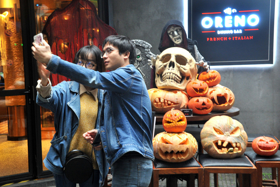 Halloween celebrations spread throughout China