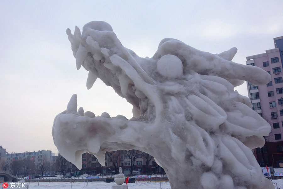 Retiree creates ice sculptures to greet Spring Festival in Jilin