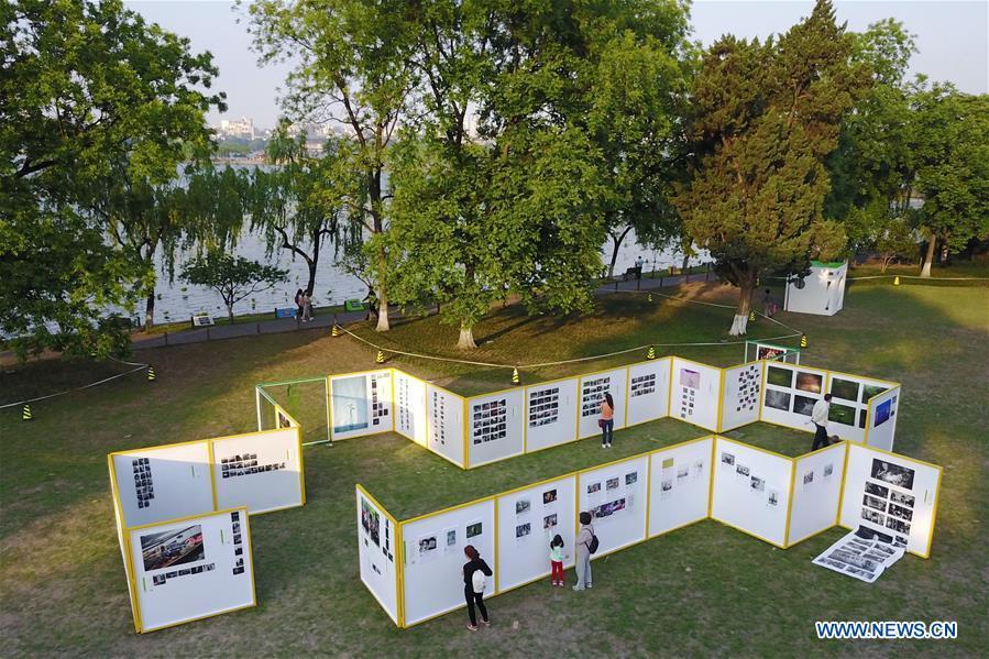 People visit photo exhibition in Hangzhou