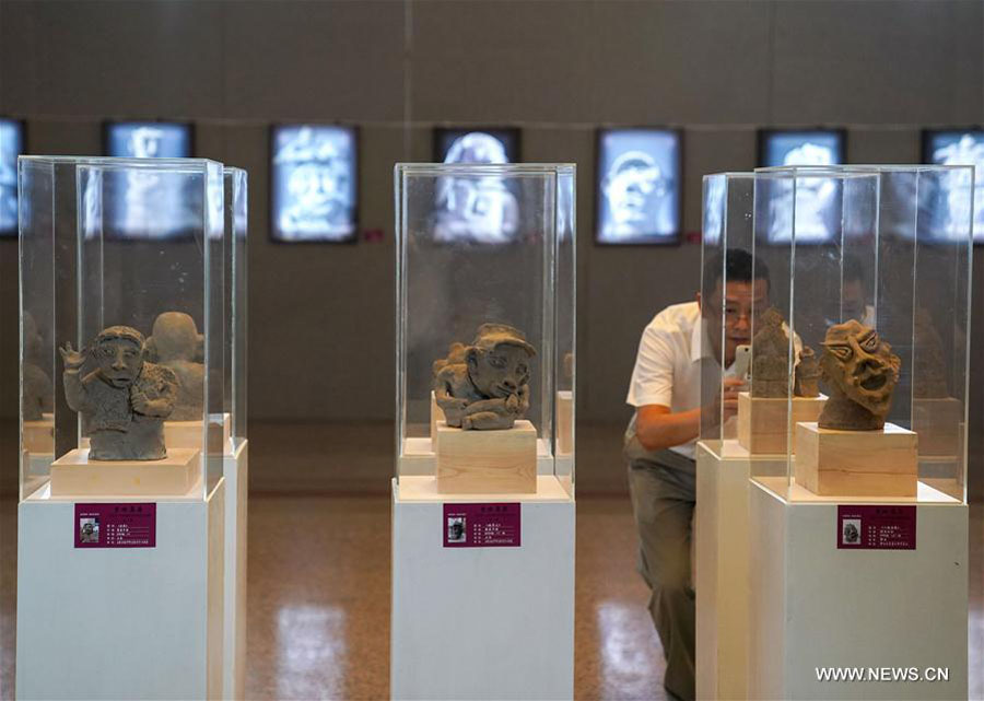 Artworks created by Tibetan students exhibited in Beijing