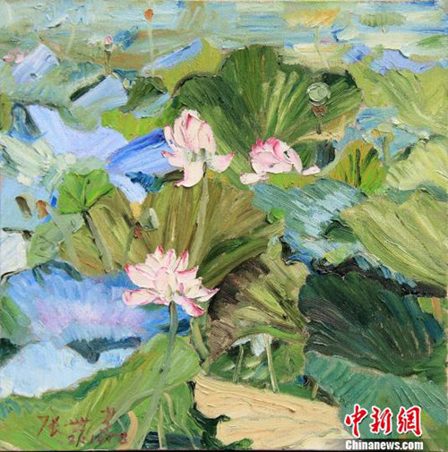 Artist's oil paintings capture beauty of lotus