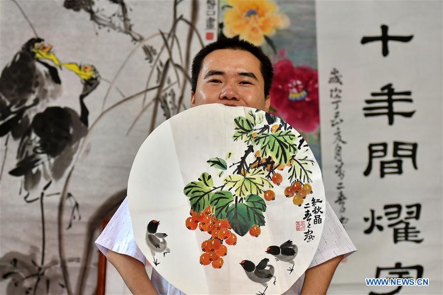 Man learns traditional Chinese art skills to change fate