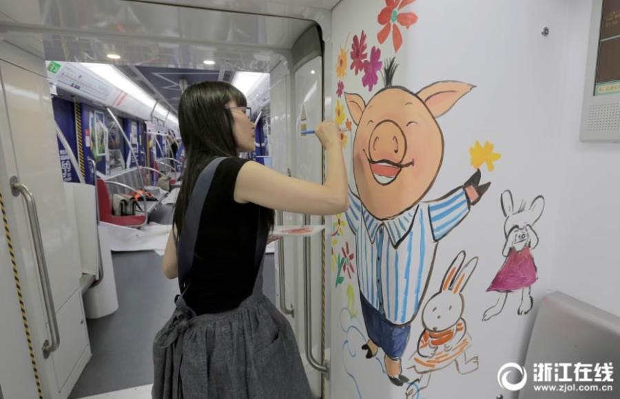 Illustrators paint subway cars in Hangzhou