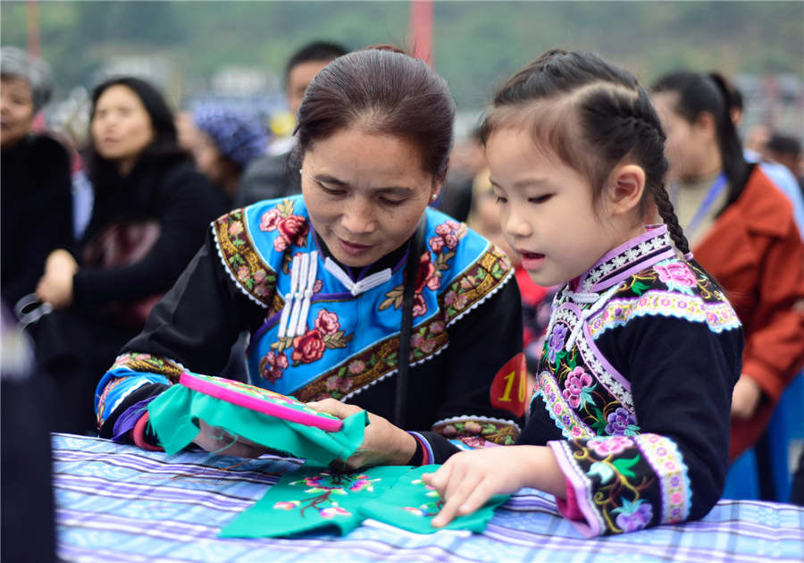 Female embroiderers compete in Guizhou