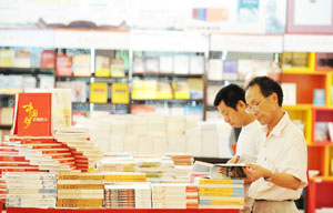 Shanghai book fair takes measures to cool down readers