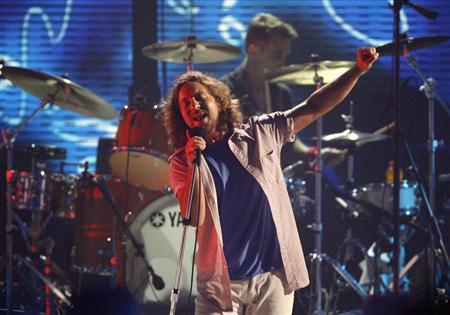 Pearl Jam beats Paul McCartney to top of Billboard 200 chart