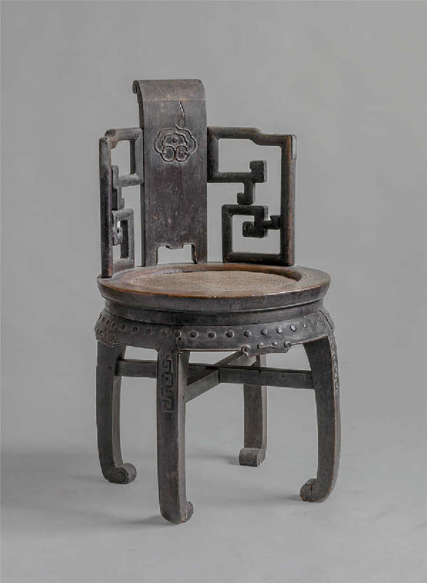 Ancient Chinese seats on display at World Art Museum 6