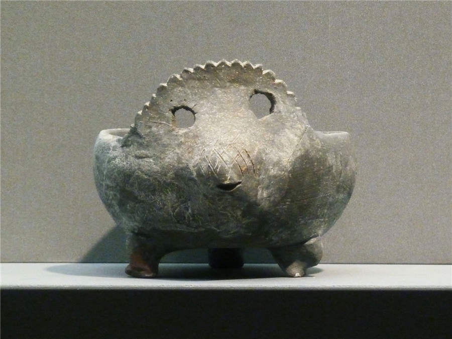 Nanjing museum exhibits odd-shaped relics