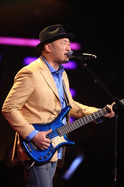 Zhang Ling sings red-hot blues