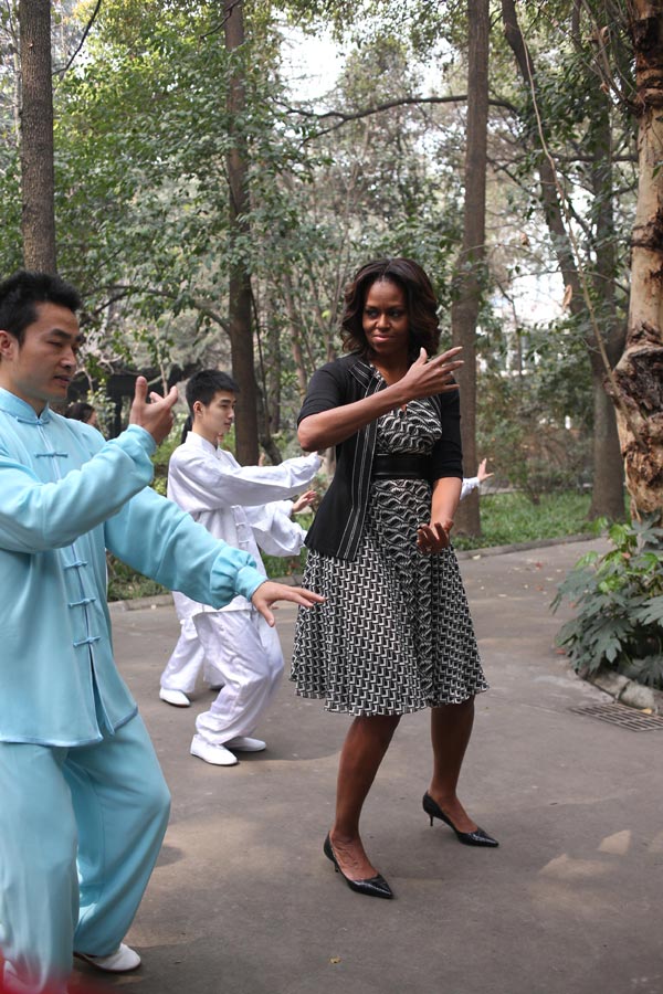 US first lady tries tai chi