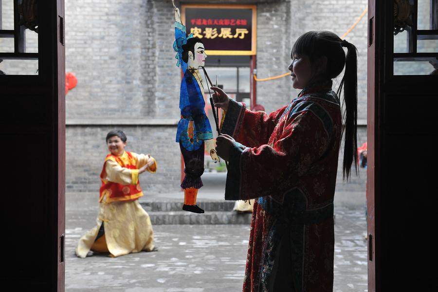 Special shadow puppet troupe in Pingyao