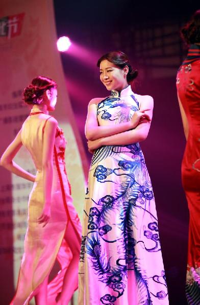 Shanghai celebrates traditional Chinese dresses