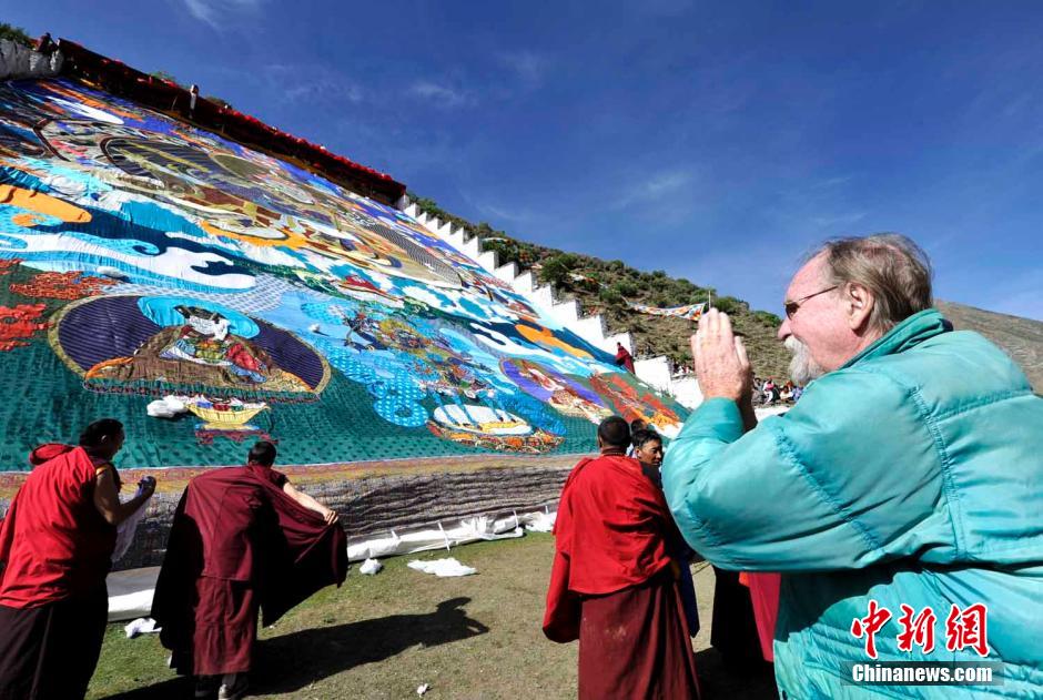 Exhibition of the Buddha held in Tibet