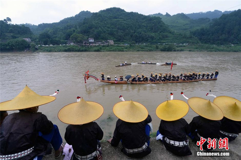Miao people celebrate Dragon Canoe Festival