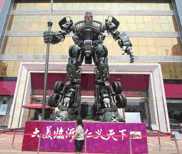 'Transformer' with Guan Yu's face displayed in Shandong