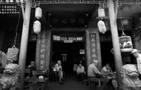 Old Beijing teahouse returns after 40 years