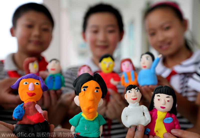 Handmade clay sculptures to welcome Teacher's Day