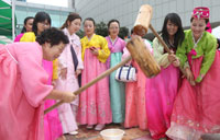 DPRK people celebrate Mid-Autumn Festival