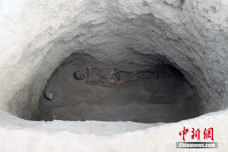 Multi burial rooms founded in Wutulan Tombs in Xinjiang