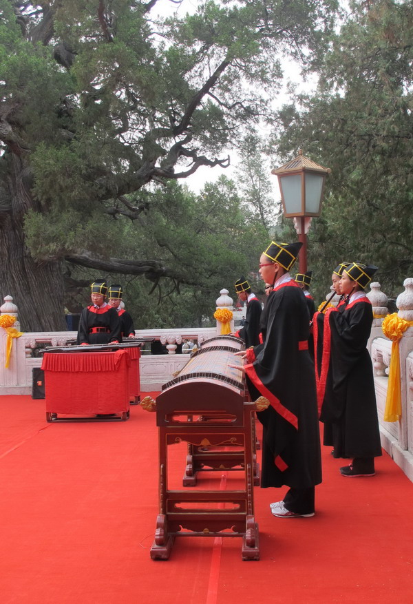 Ritual marks 2,565th birthday of Confucius