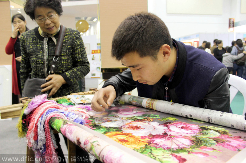 Folk art shines at East China fair