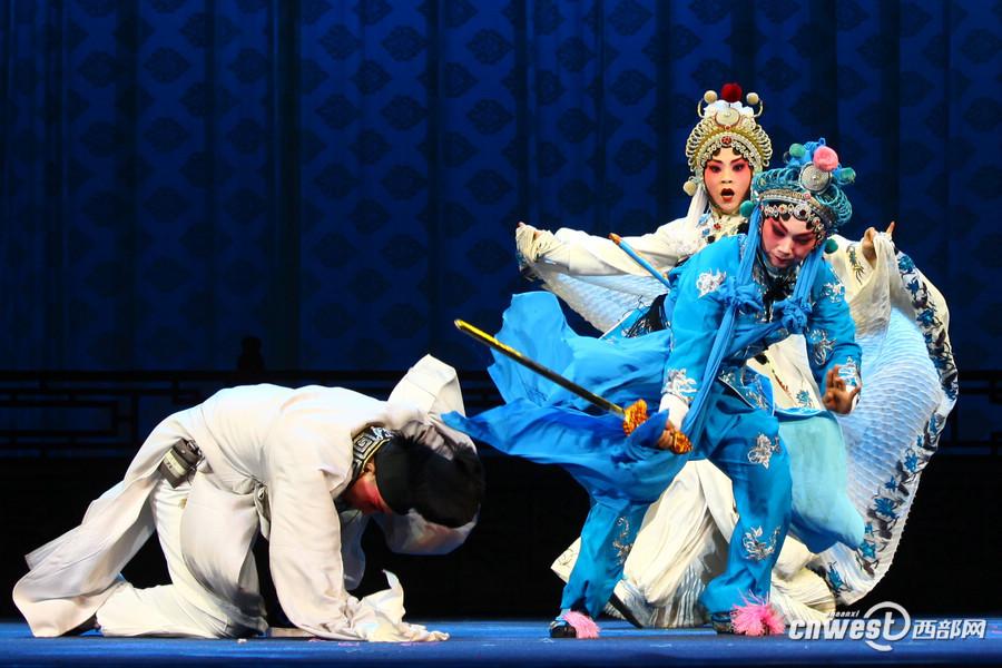 Classic Shaanxi opera goes on stage in Beijing