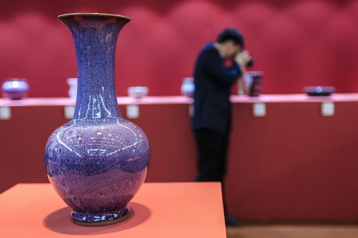 Jun porcelain master Ren Xinghang's works on display
