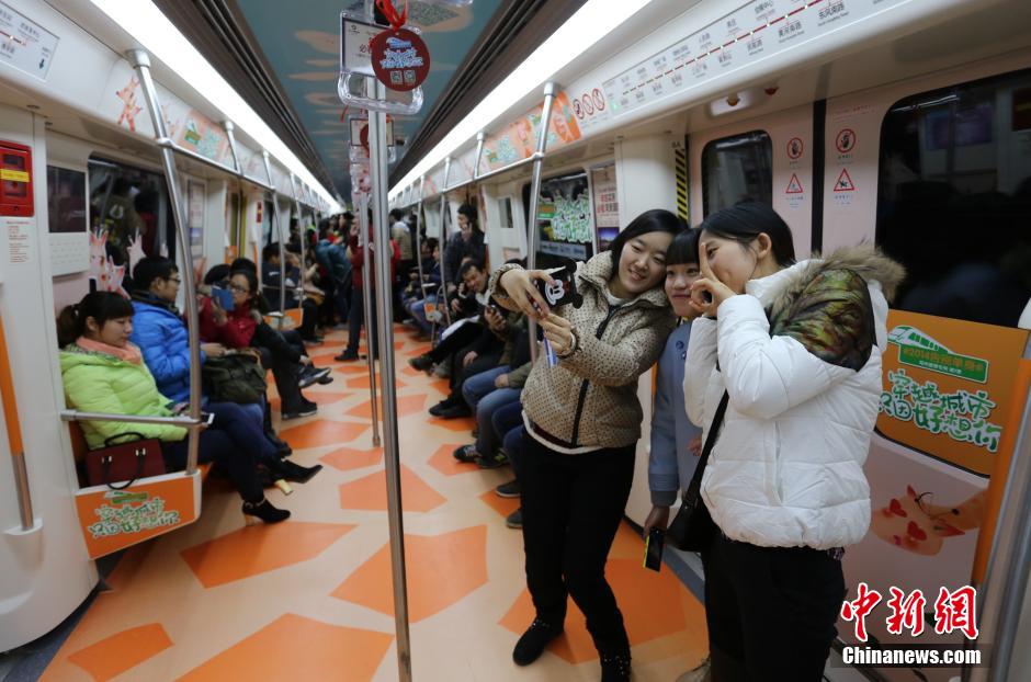 Love-themed subway train attracts visitors on Christmas Eve