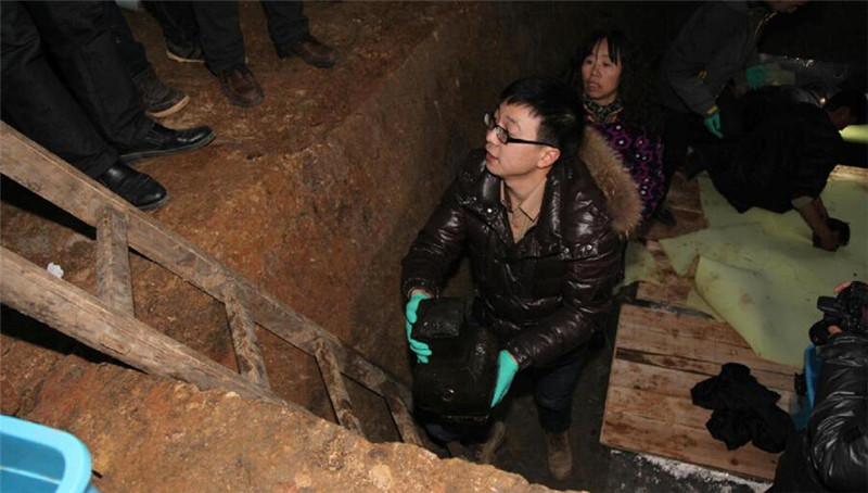 Ancient Chu tomb unearthed in Hubei