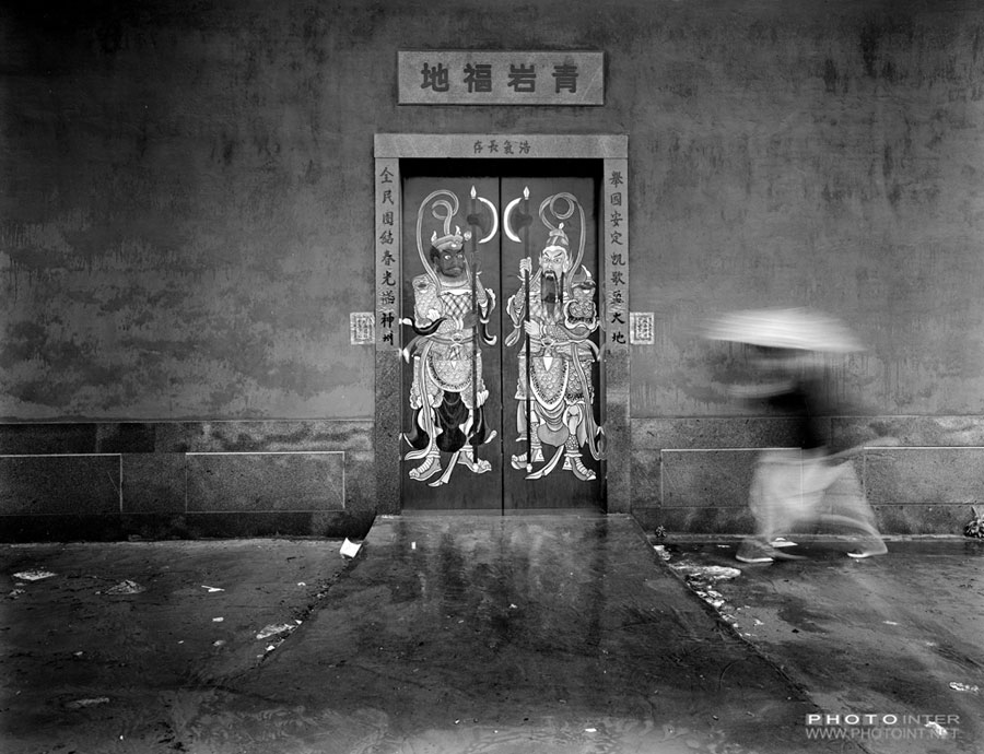 Ancestral temples and door gods of Chinese folk culture