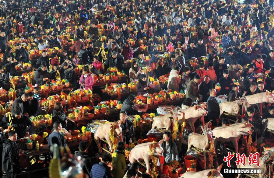 Thousands worship Jade Emperor of Heaven in Fujian