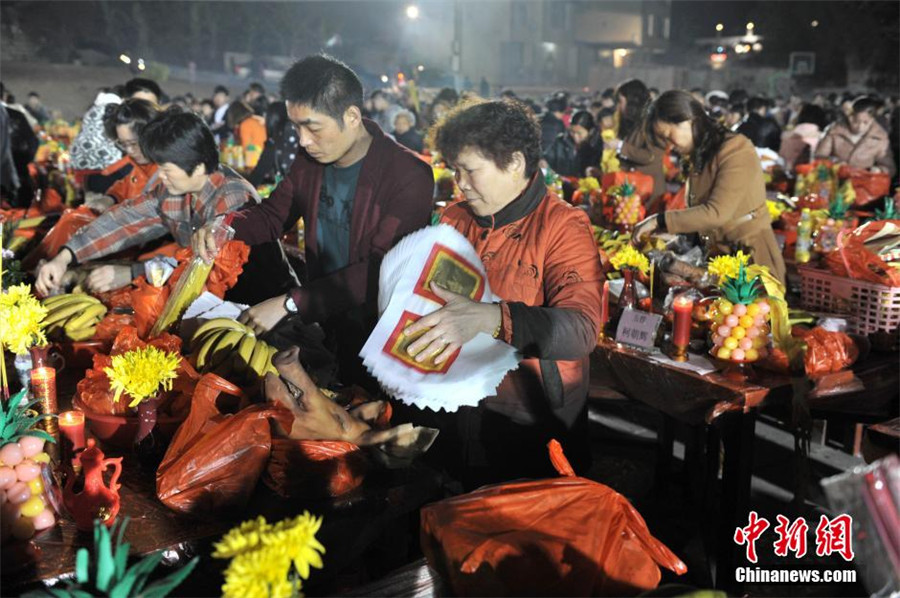 Thousands worship Jade Emperor of Heaven in Fujian