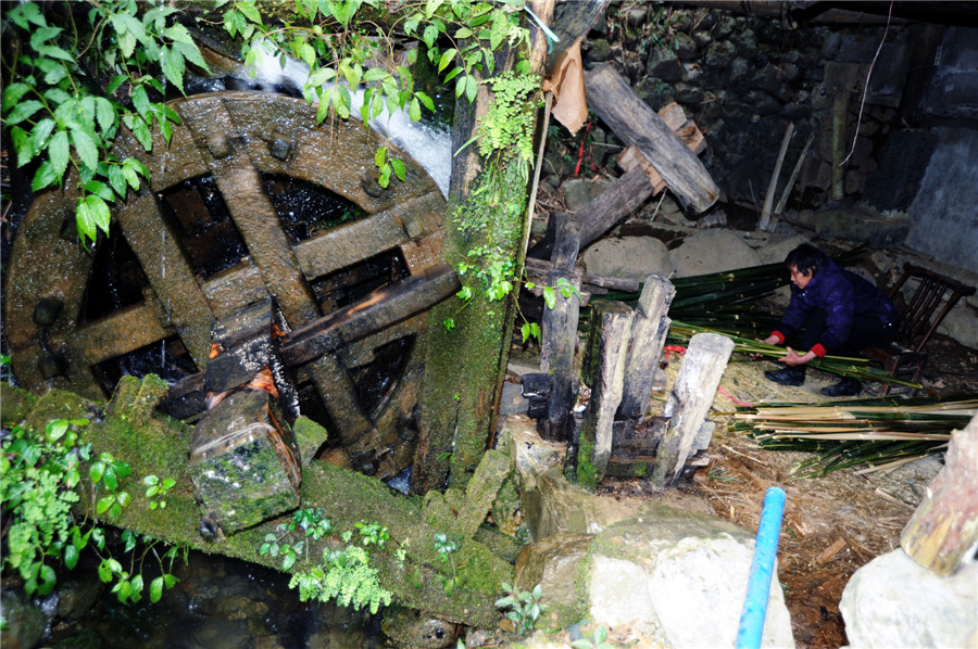 Water wheel keeps on turning at old papermaking workshop