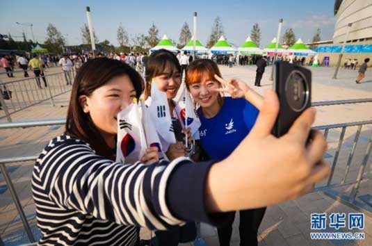 Selfies banned at 68th Cannes red carpet