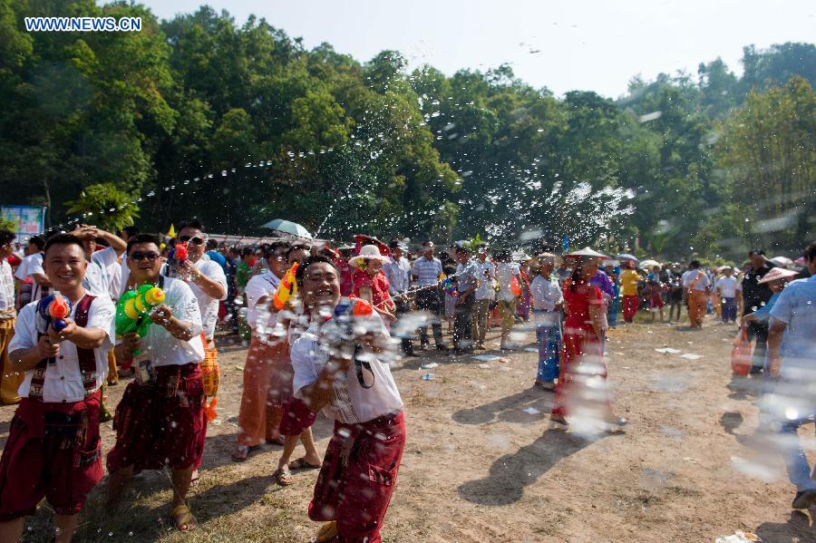 Celebration held for coming Water-Splashing Festival in SW China