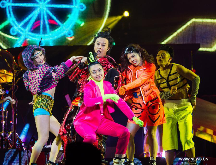 Singer Eason Chan holds solo concert in Nanjing