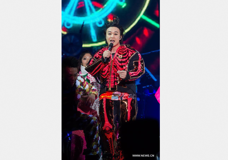 Singer Eason Chan holds solo concert in Nanjing