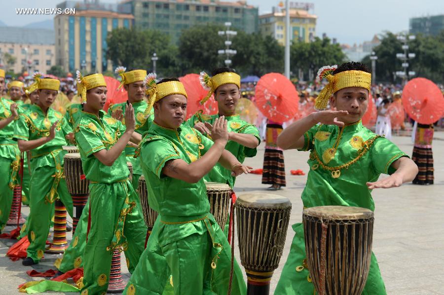 Water-sprinkling festival kicks off in SW China