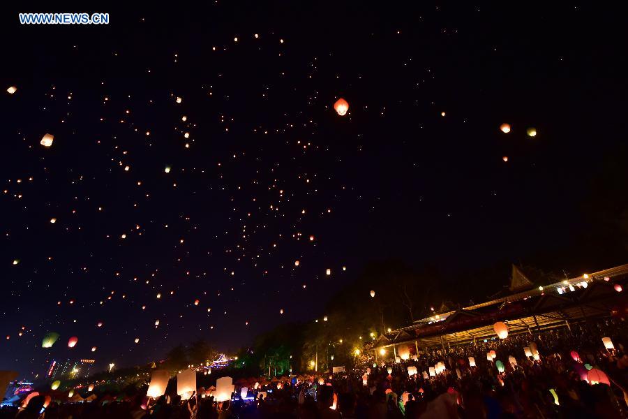 Kongming lanterns lighted up to celebrate New Year of Dai ethnic group